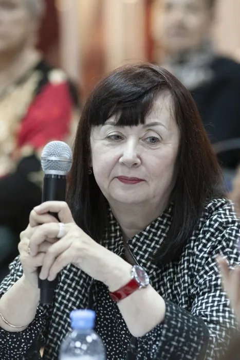 1NEU8763