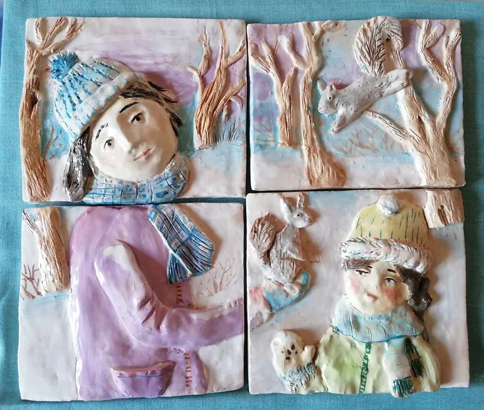 1 Варламова Ульяна, 10 лет. В парке с мамой. 2026 г. керамика, ангобы, глазурь.  Сергиево-Посадский г.о., МБУ ДО ДШИ № 5 г. Краснозаводск