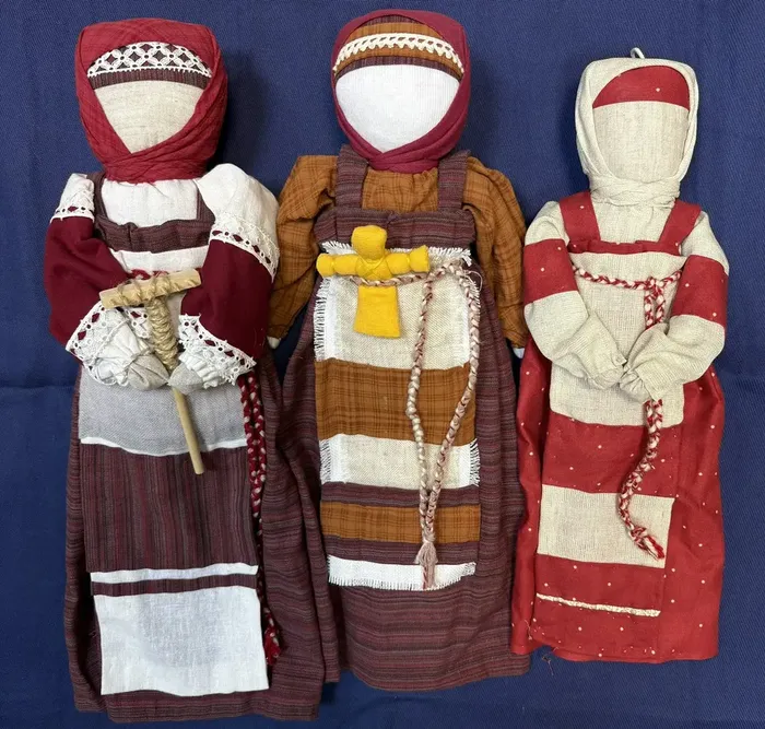 18 Пронина Алевтина 14 лет Покосницы 2025 Ткань ручное шитьё. ДШИ №1 им. С.В. Герасимова. Можайск