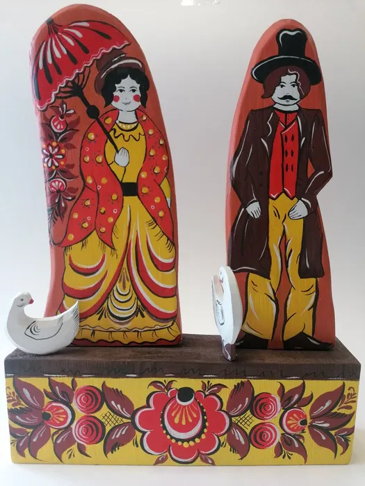 2 Галкина София, 12 лет. Влюбленные. 2026 г. Дерево, роспись.  Сергиево-Посадский г.о., МБУ ДО ДШИ № 5 г. Краснозаводск