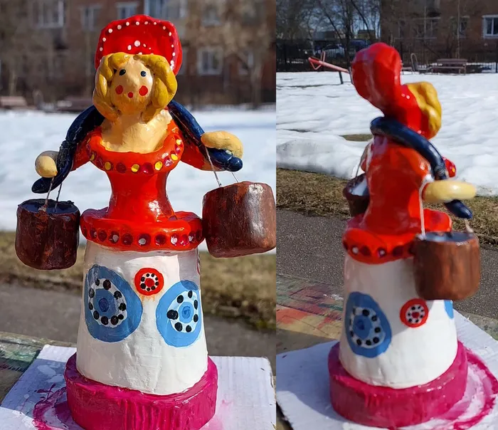 10 Караськова Алёна, 11 лет. Дымковская барышня  с коромыслом и ведрами  2026г.Скульптурный пластилин Гуашь.мо Истра СП Снегиревская ДШИ