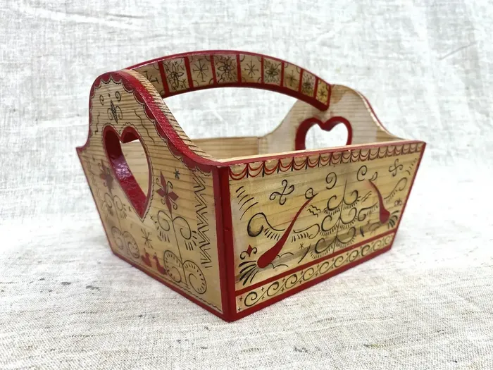 6 Гусева Анастасия  12 лет  «Русский север - живой и вечный» 2026  Мезенская роспись по дереву, темпера дерево Можайск МБУ ДО ДШИ №1 им.С.В.Герасимова